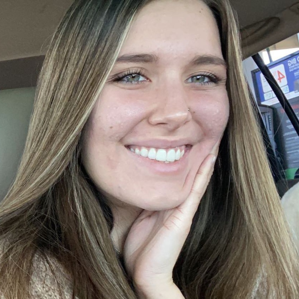 Meet your Posher, Hallie